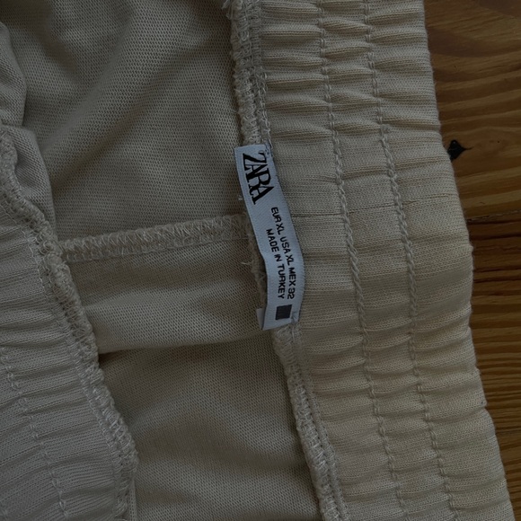 Super comfy tracksuit, brand Zara, pants and tee together, size XL, “SOLD” - Picture 4 of 12